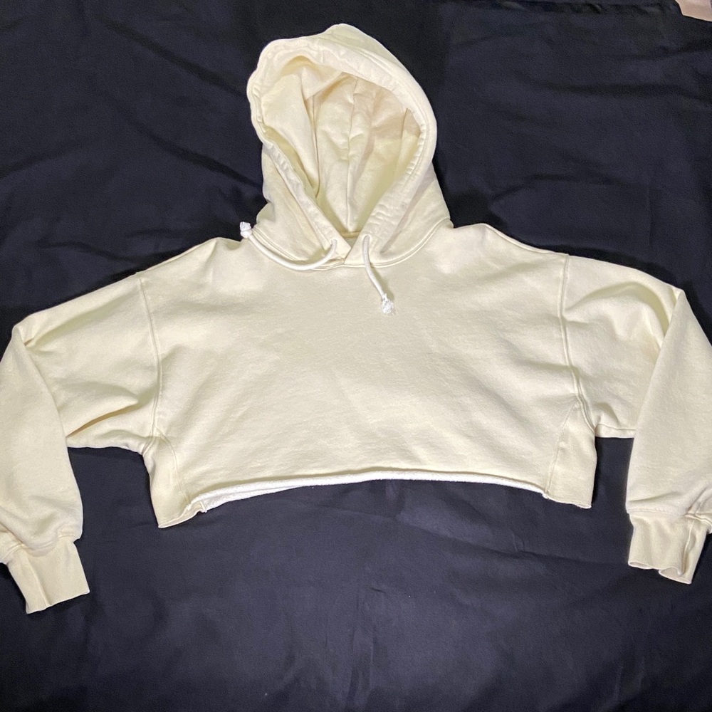 TNA Cozy Fleece Woman Short Hoddie By Aritzia Size 2 Light Yellow no pocket